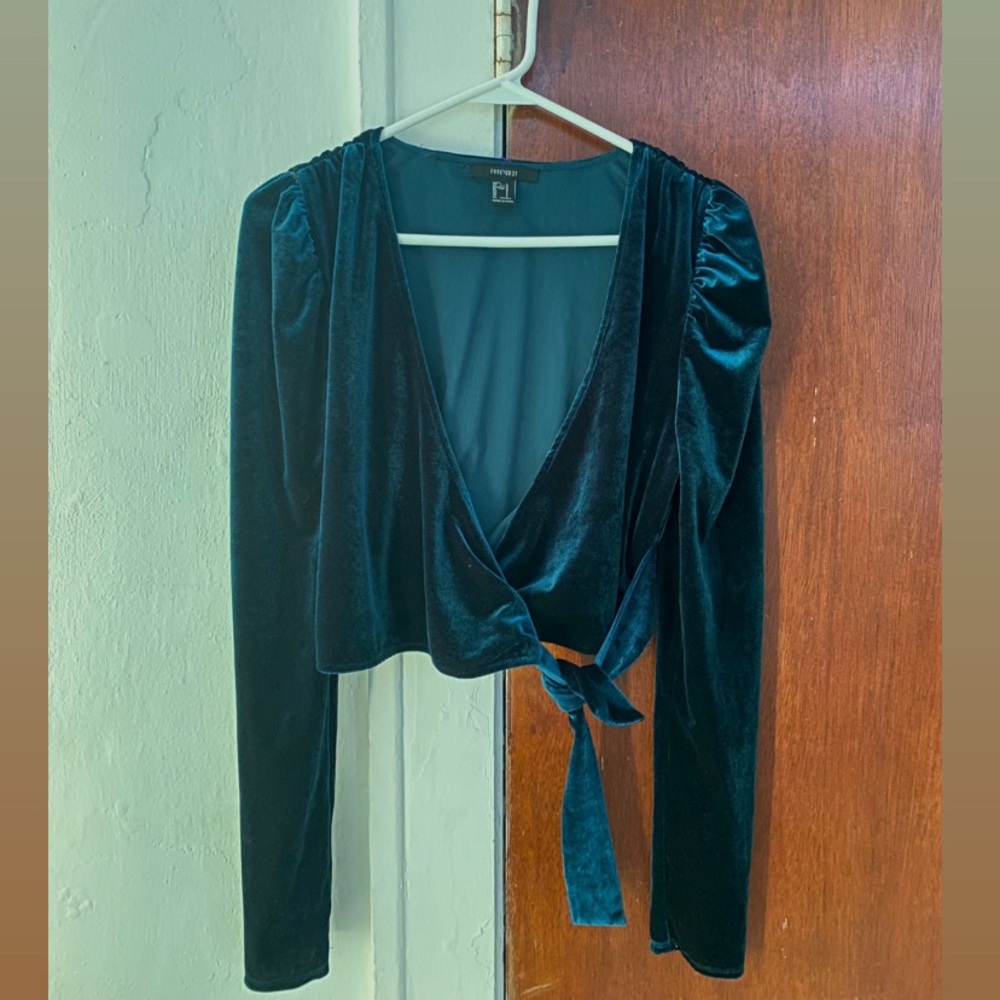 Forever 21 Wrap velvet top teal